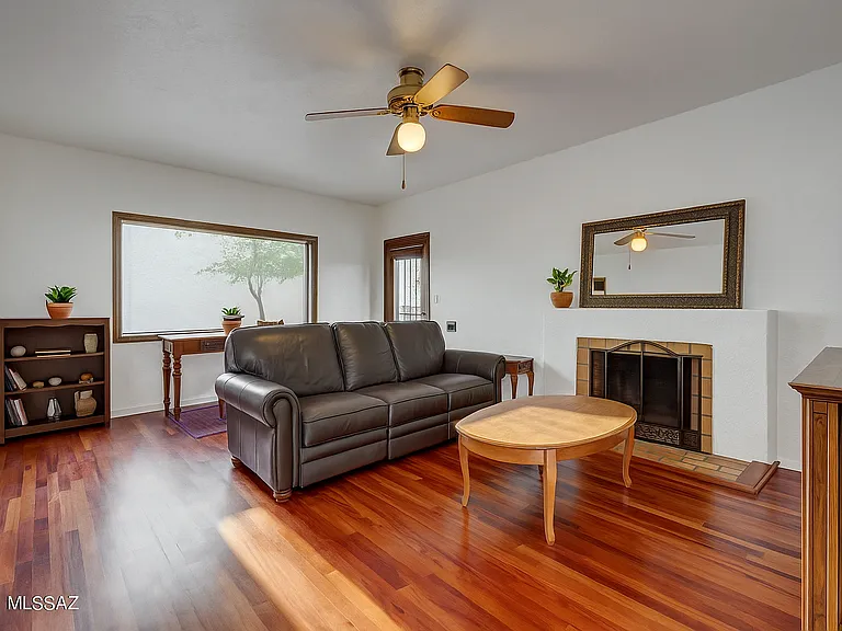 1228 N Norton Ave — Photo 17