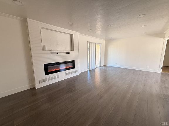 5th image of 466 N 19 1/2 Ave