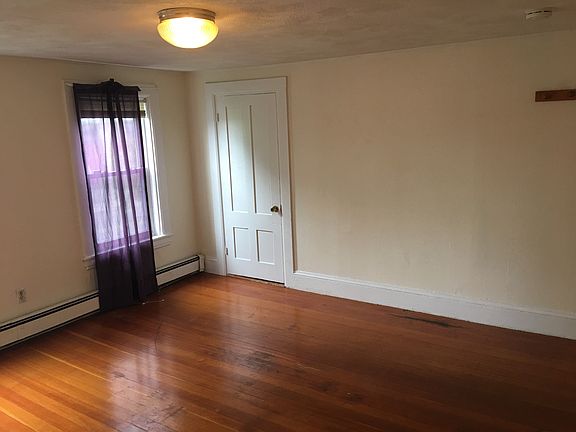 5th image of 891 Washington St