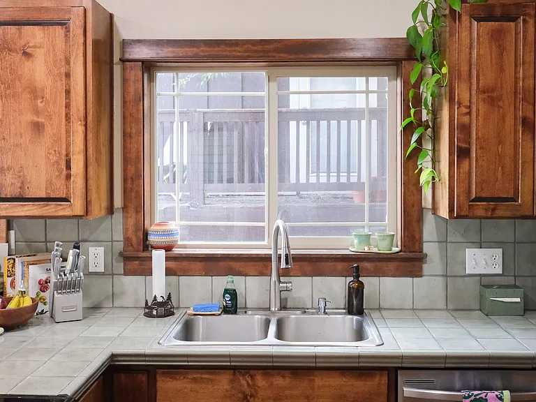 1031 NW Quincy Ave — Photo 5