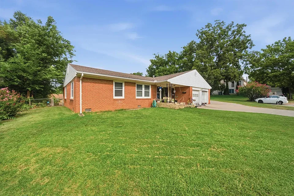 3 bed, 1688 sqft, $1,500 — Photo 2