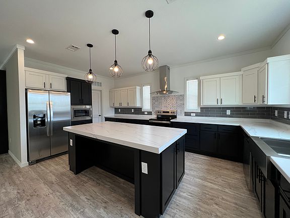 3rd image of 11106 Loblolly Ln