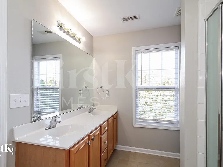 221 Bridgewater Dr — Photo 10