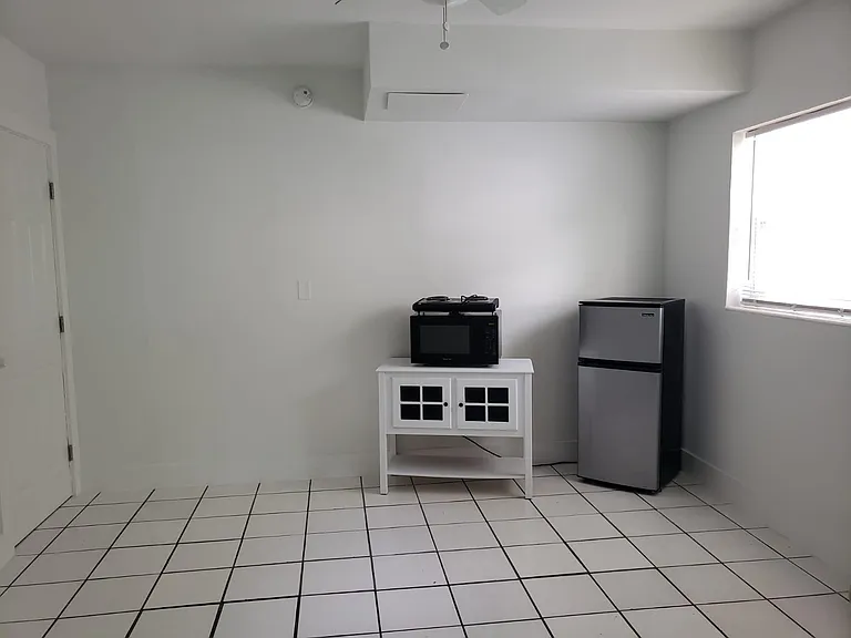 901 NE 16th Ave #8 — Photo 6
