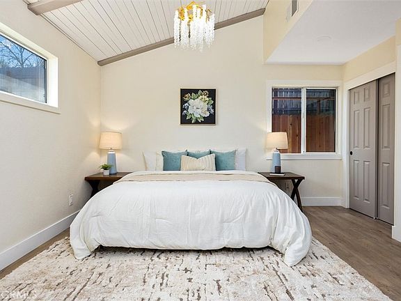 4th image of 46 Lone Oak Way