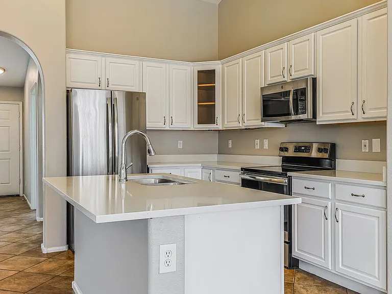 4148 E Stratford Pl — Photo 5