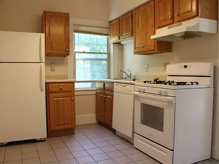 27 S Goodman St #8 — Photo 6