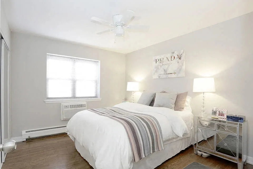 525-26 W Oakdale Ave #410