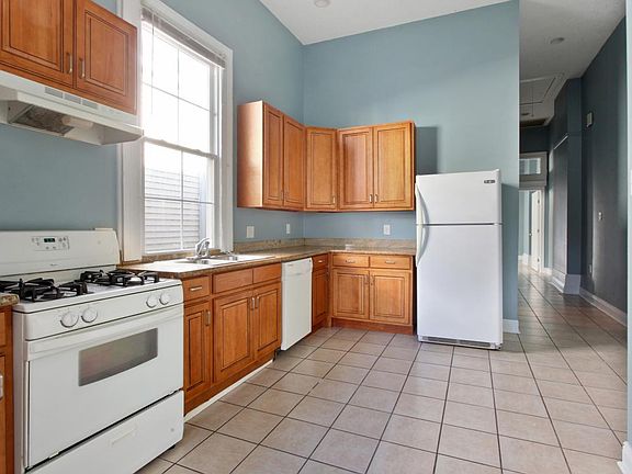 3rd image of 1527 Mandeville St