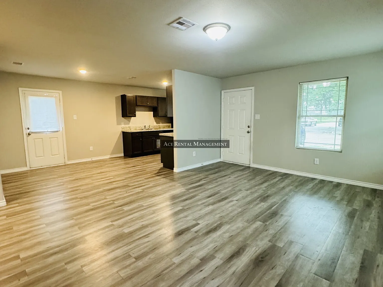 Just minutes away from the vibrant downtown area of Beaumont, this newly constructed 3-bedroom, 1... — Photo 2