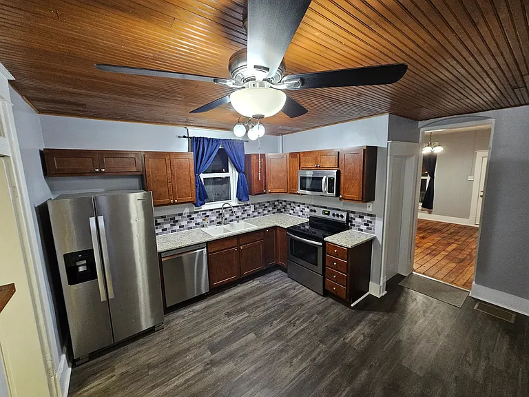 816 W Wayne St — Photo 11
