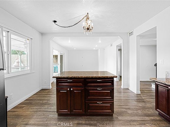5th image of 1127 Sycamore Dr