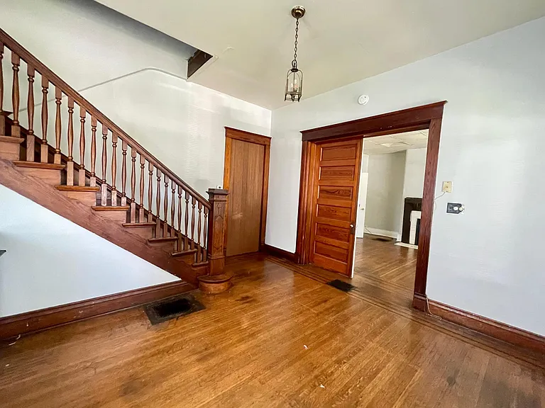 2122 Bonnycastle Ave #1 — Photo 4