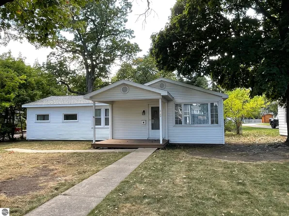 822 E State St, Traverse City, MI 49686