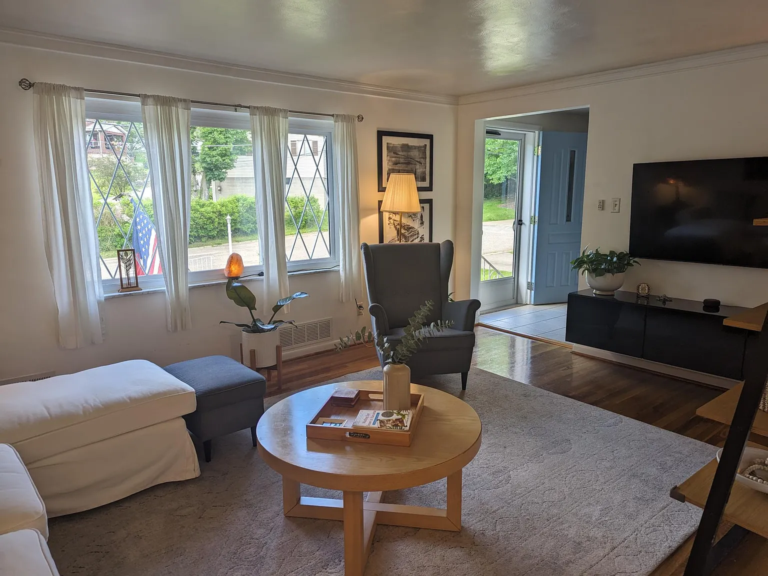 3 bed, 1.5 bath, 1400 sqft, $1,750 — Photo 3