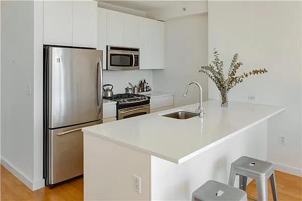 Rented by R New York | media 48