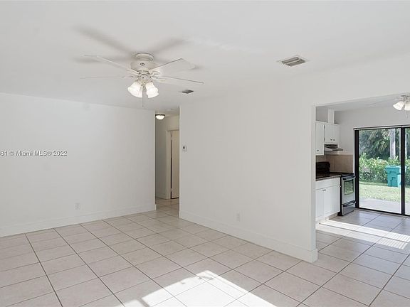 2nd image of 11650 NE 11th Pl #11652