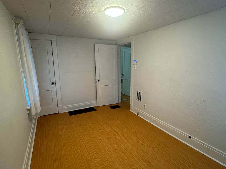 524 University Ave #LOWER — Photo 9