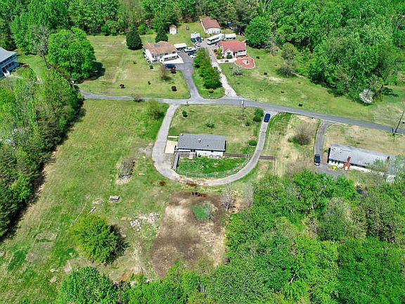 4th image of 935 Johnson Grove Ln