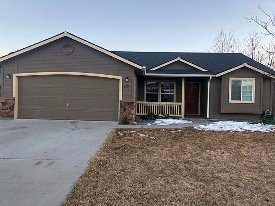 715 Lago St, Mtn Home, ID 83647 | Zillow