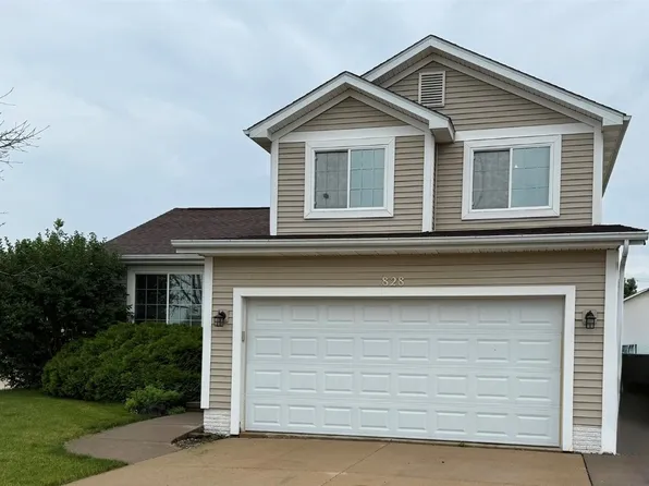 828 73rd St NE, Cedar Rapids, IA 52402
