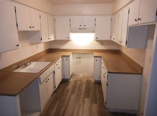 15506 Kiamichi Rd, Apple Valley, CA 92307