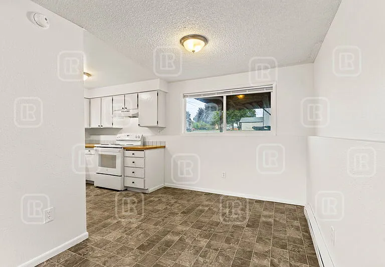 10505 E Mission Ave — Photo 7