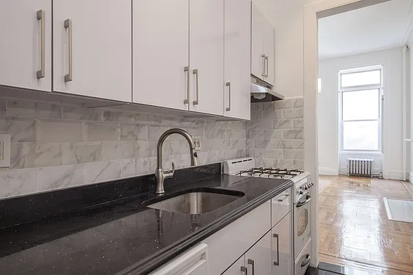 Rented by Bryan L Rozencwaig, LREB | media 23