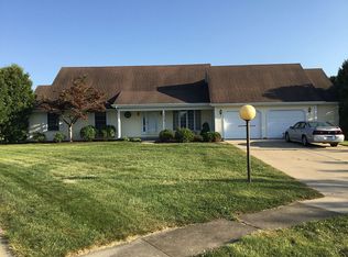 1313 Audrey Ln, Charleston, IL 61920