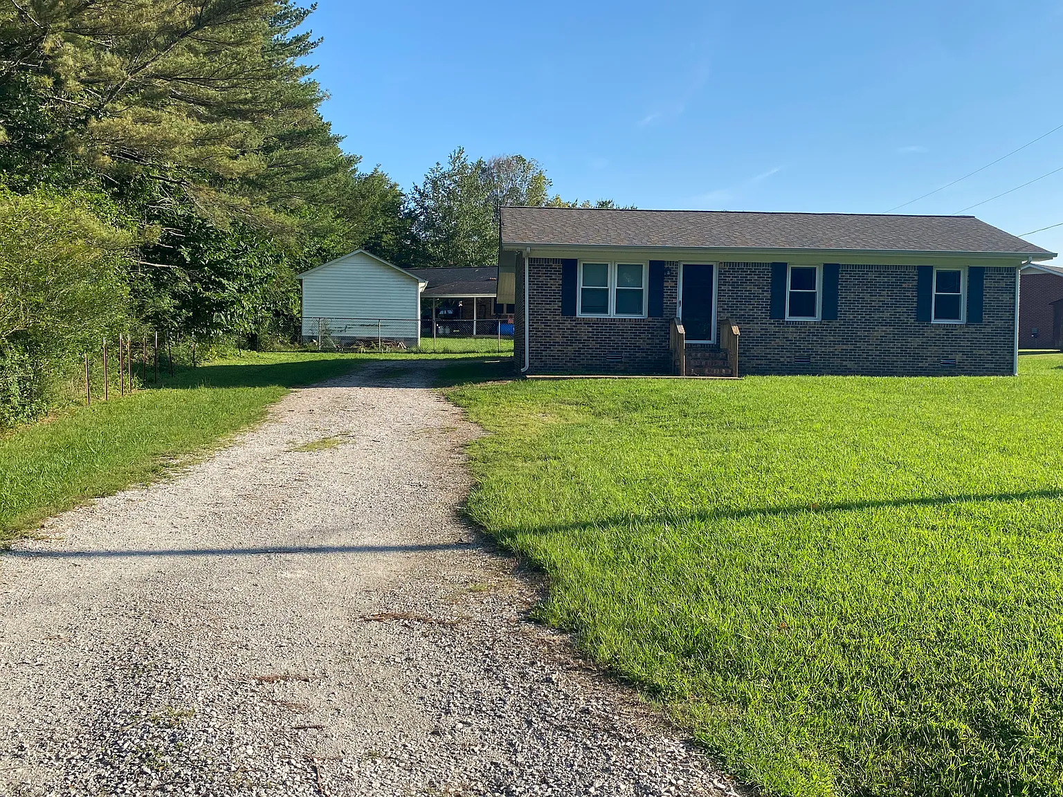 3 bed, 1025 sqft, $1,350 — Photo 3