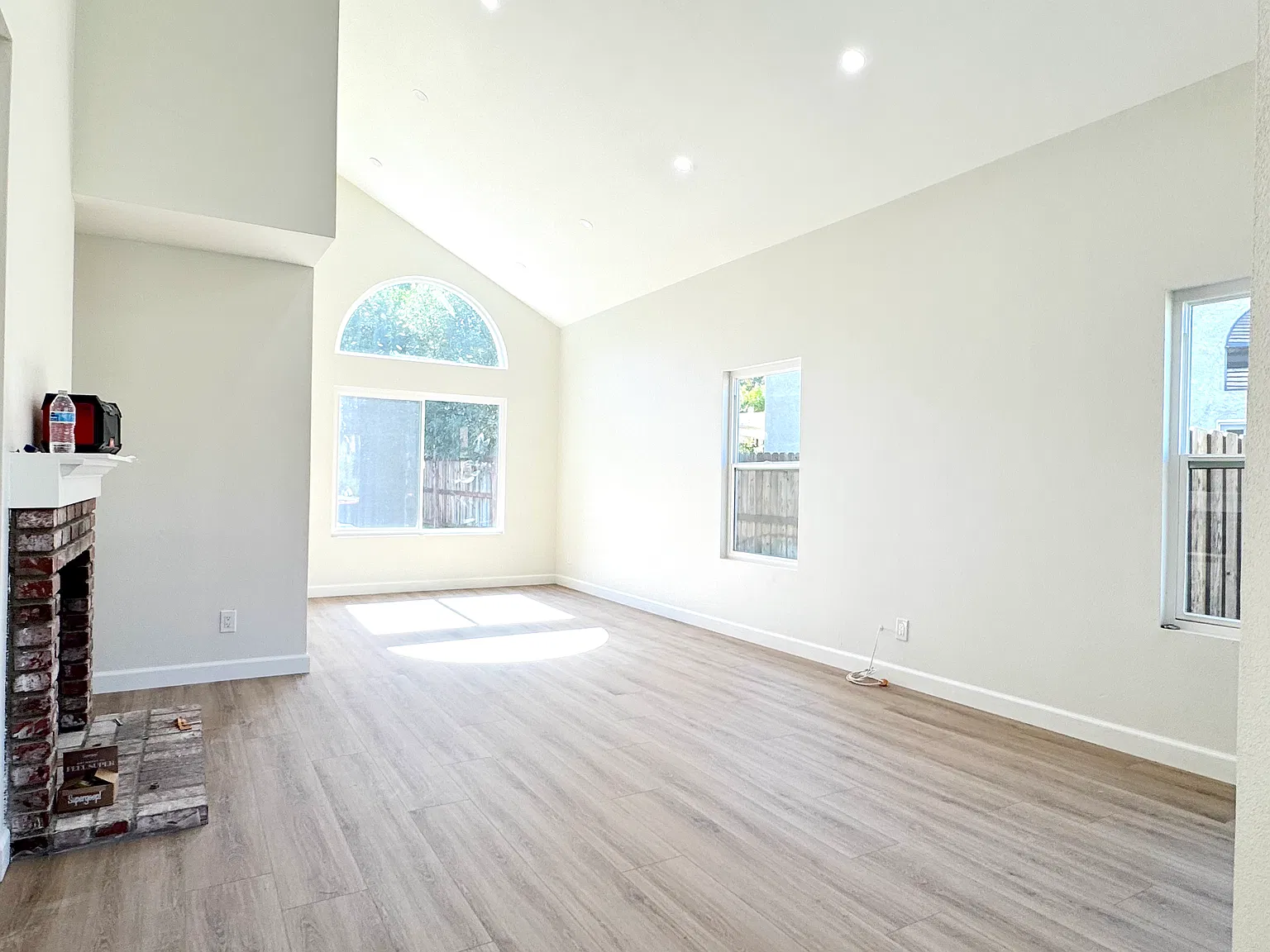 3 bed, 2.5 bath, 1731 sqft, $6,000 — Photo 2