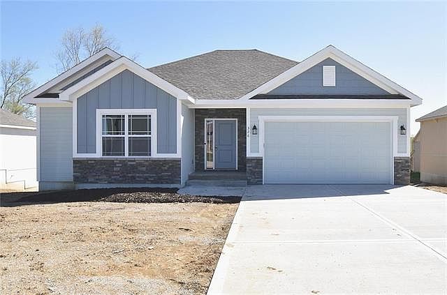 1st image of 326 Fairview Cir