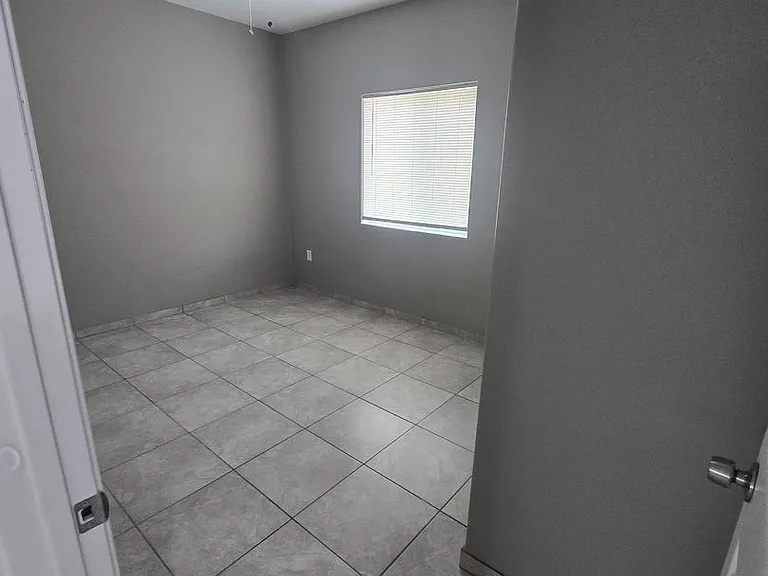 1013 E 36th St #2 — Photo 15