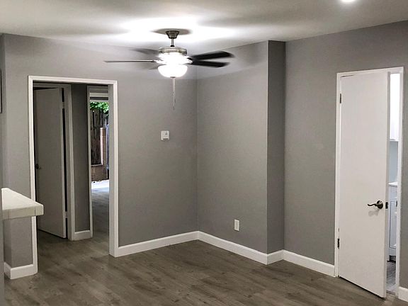 5th image of 2150 N Beachwood Dr #4