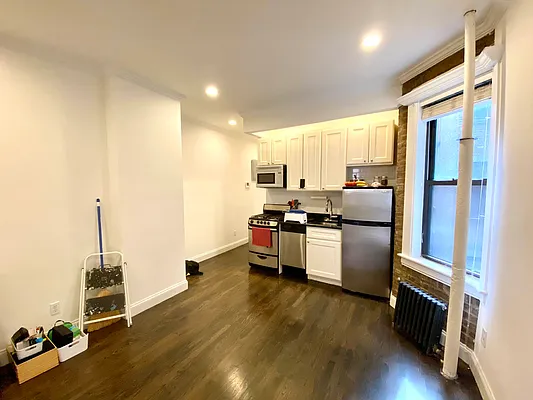 Rented by Douglas Elliman | media 20