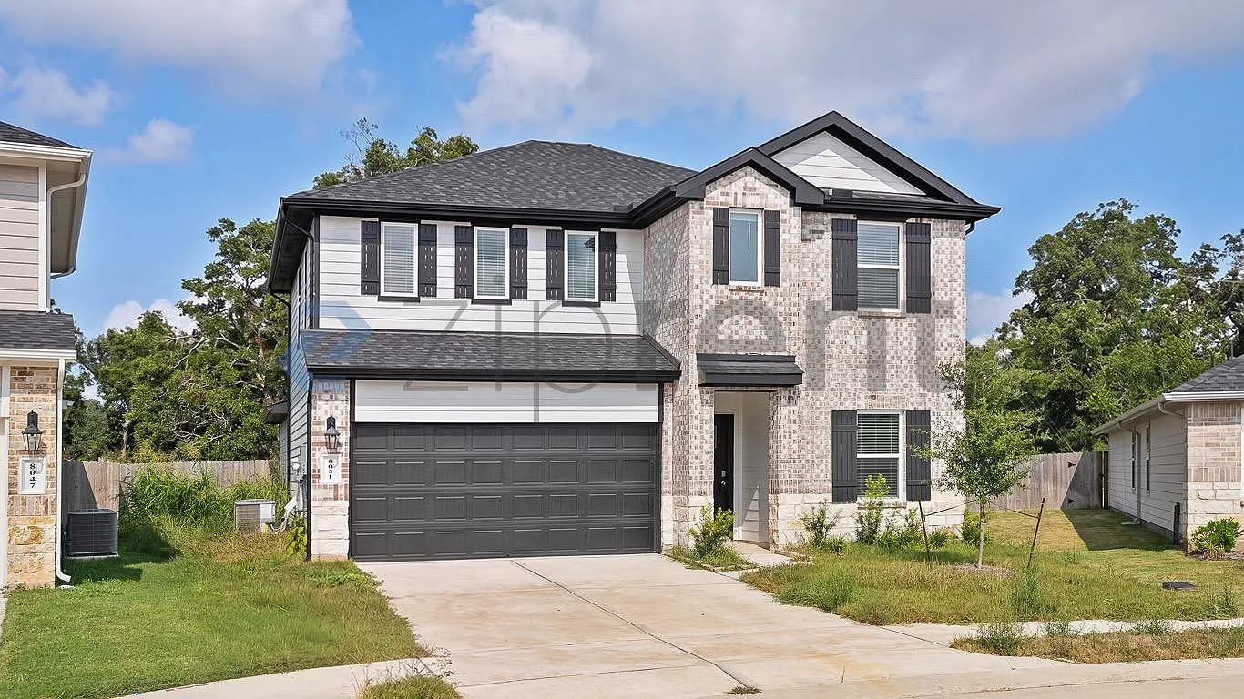5 bed, 3.5 bath, 2500 sqft, $2,800 — Photo 1