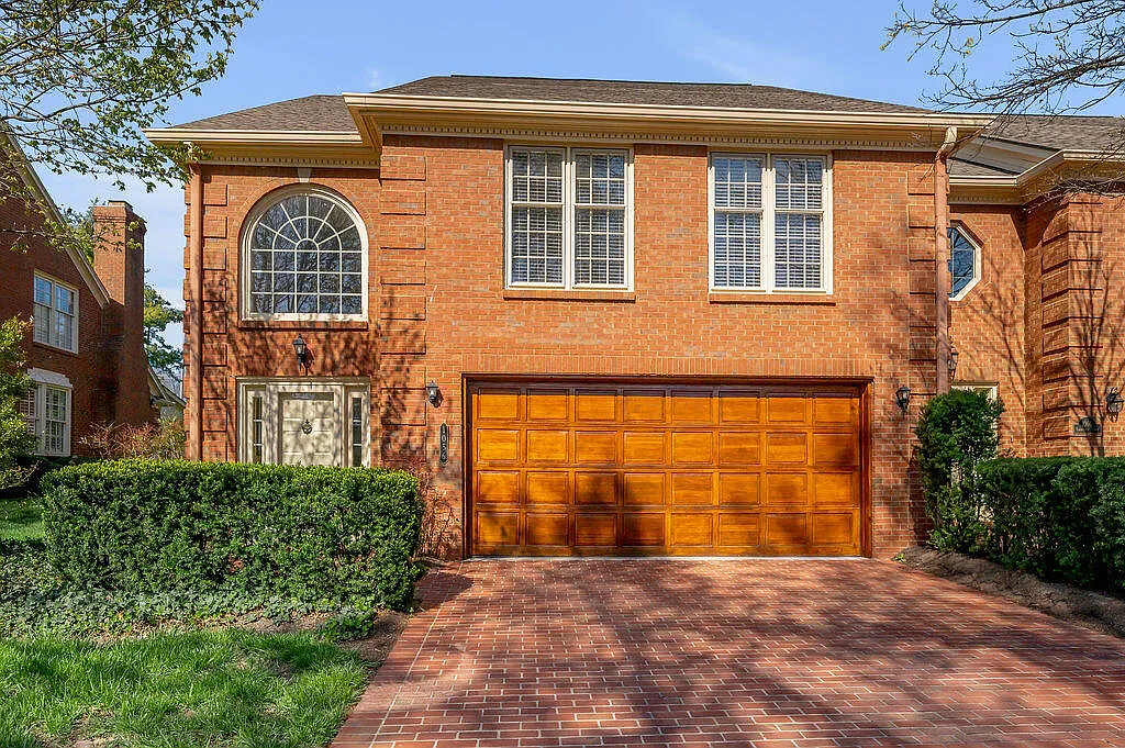 1056 Taborlake Dr photo 1