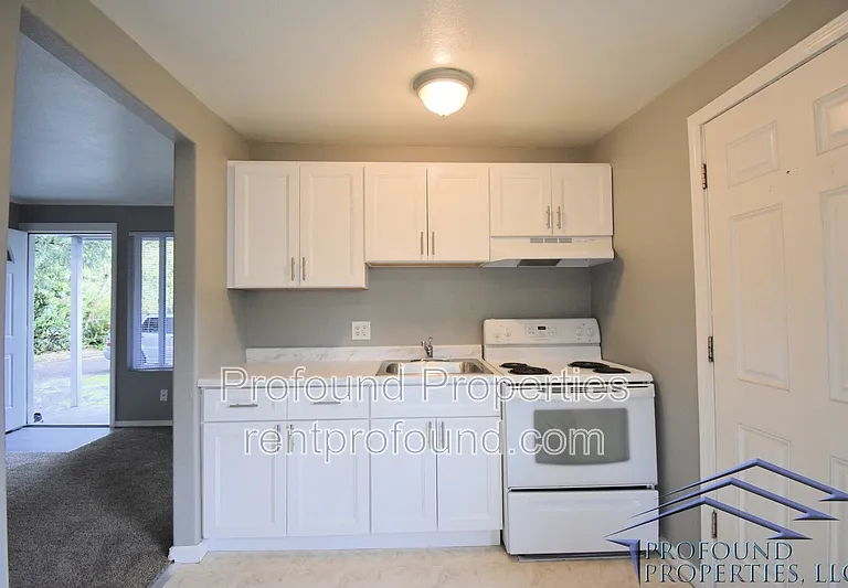 13103 SE Lincoln St — Photo 2