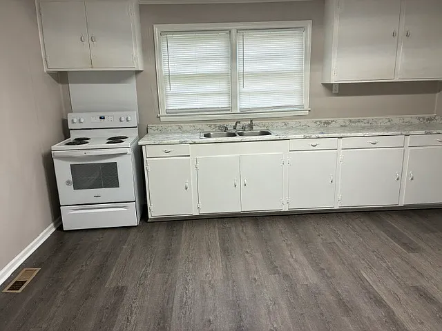 1019 Curry Rd — Photo 4