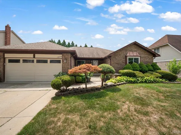 2648 Ormsby Dr, Sterling Heights, MI 48310