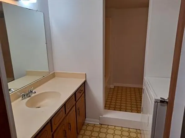 812 N 13th St APT 1, Ozark, AR 72949