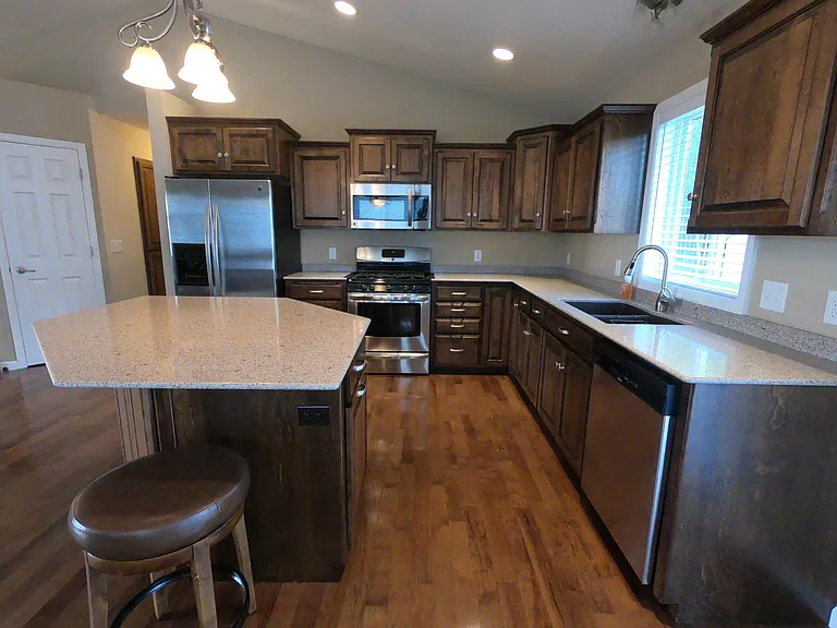 5252 Twin Pines St — Photo 7