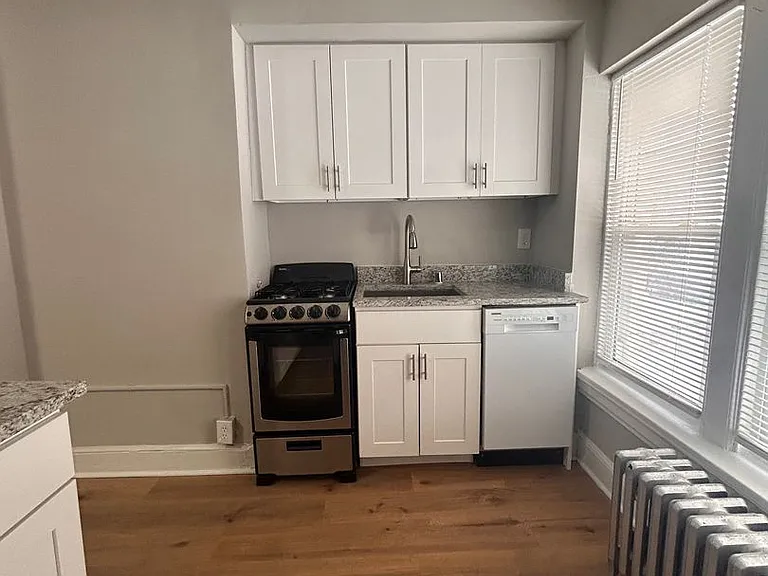 1521 N Franklin Pl — Photo 3