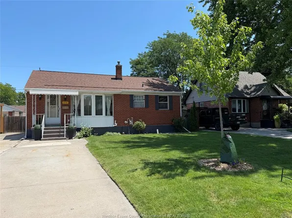 858 Laporte Ave, Windsor, ON N8S 3R4