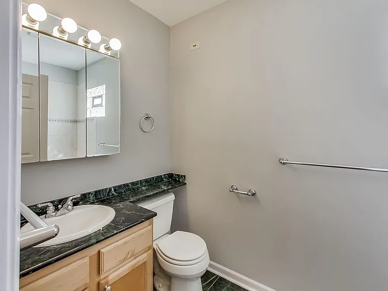 1632 W Blackhawk St #2 — Photo 10