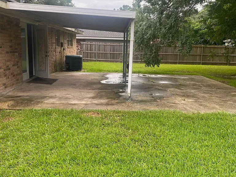 223 Driftwood St — Photo 3