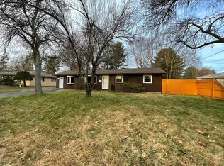 35 Fairbrook Rd, Framingham, MA 01701