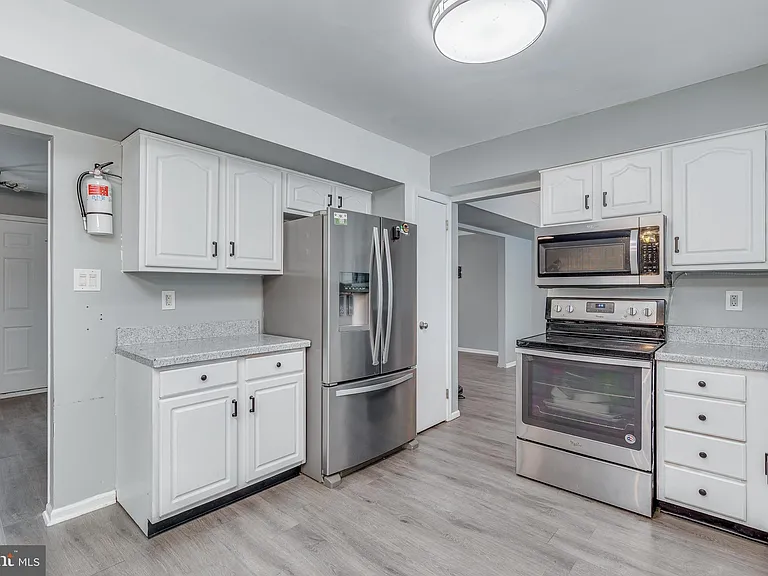 45 Stratford Ln — Photo 11