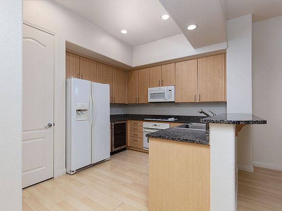 4th image of 26 E Serene Ave Unit 111