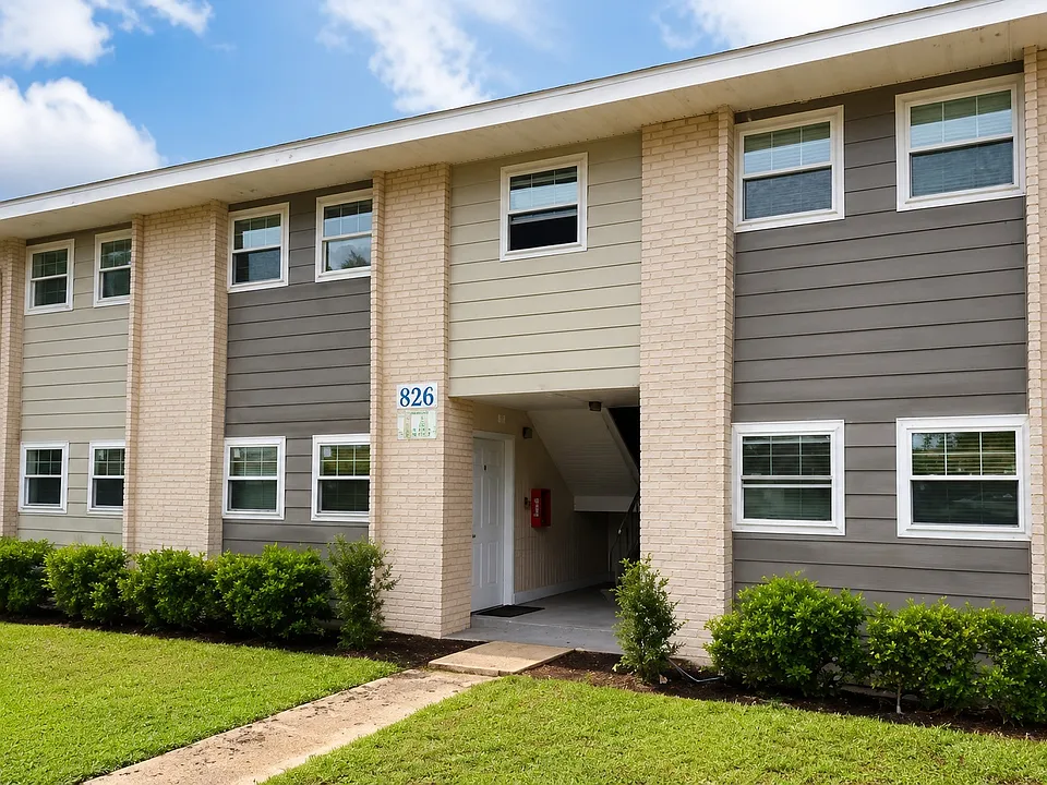 828 Sky Lake Cir #B